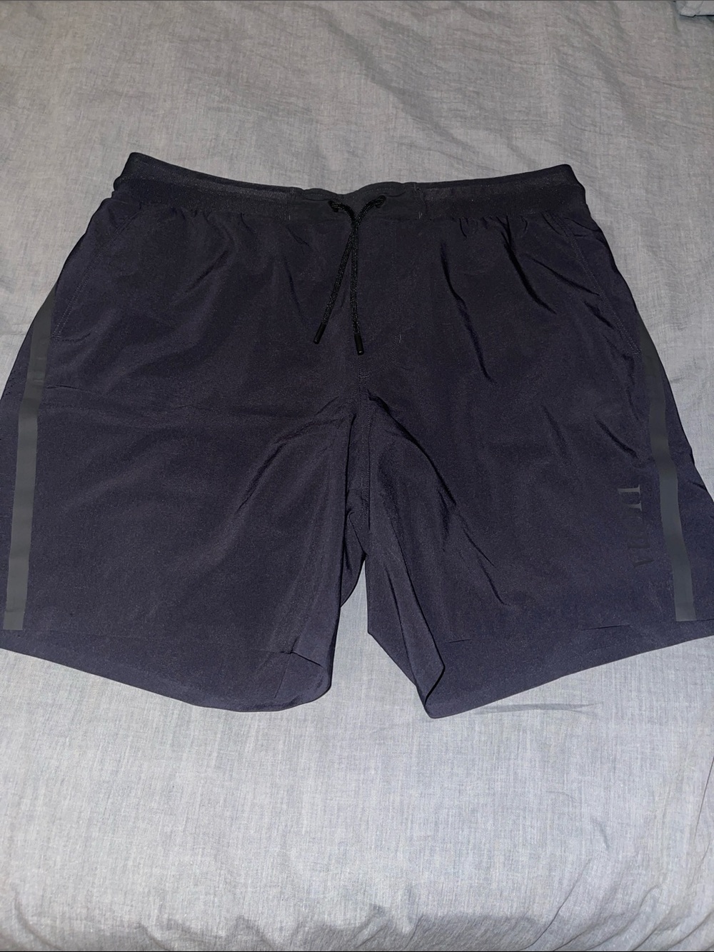 Men's Vuori Black Athletic Drawstring Shorts. Inner shorts for compression.SizeL